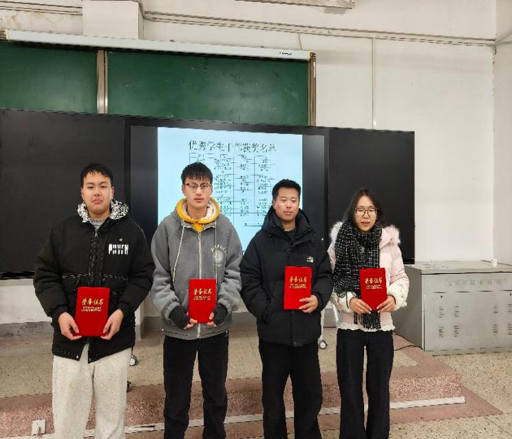 fdfe57b20ce3cbd9fd2b40766d44ff19