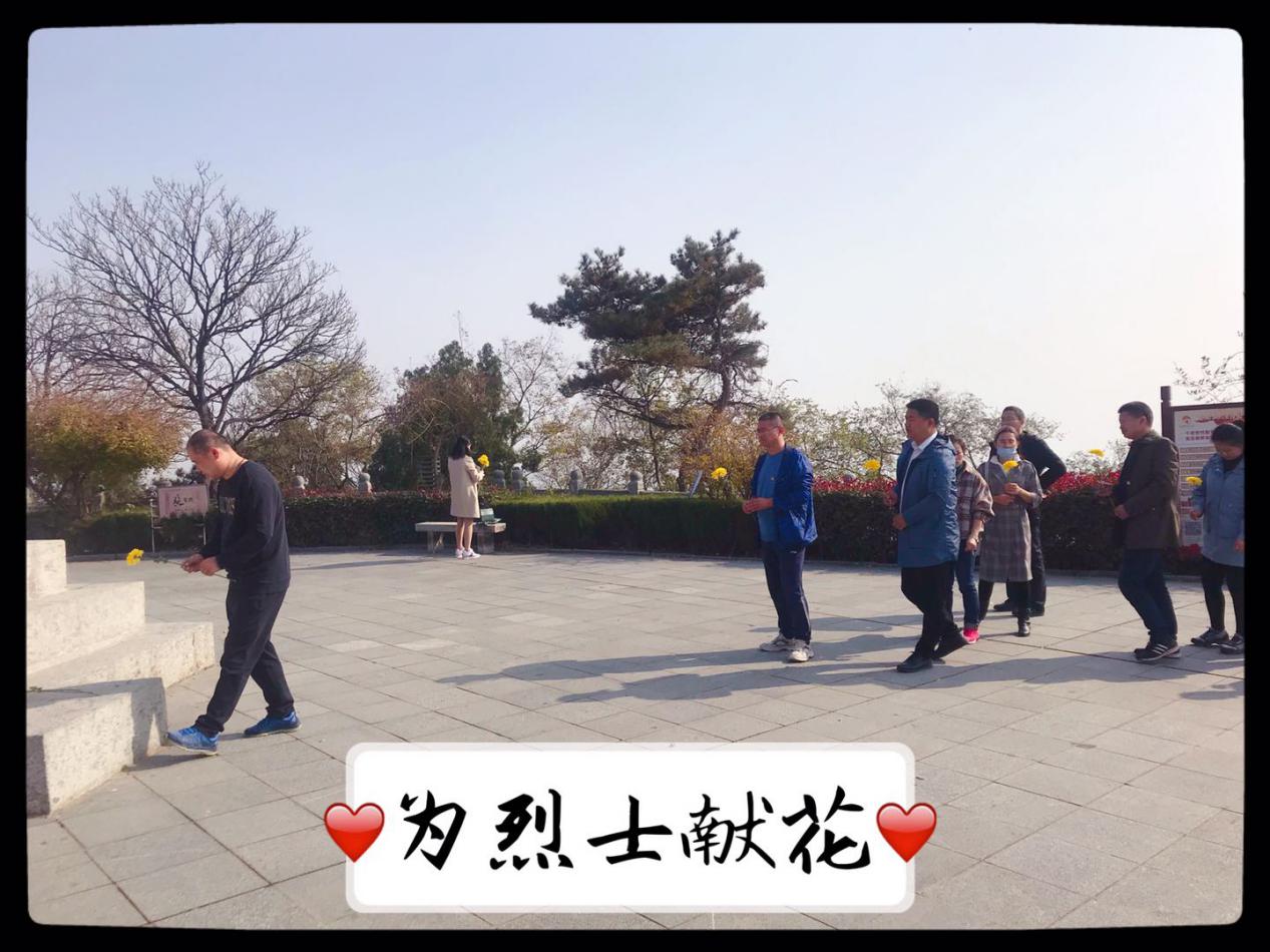 为烈士献花